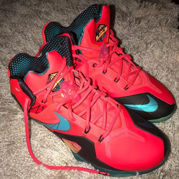 lebrons Shoes - Lebron 11s Elite Superhero ‼️🔥 worn twice😍